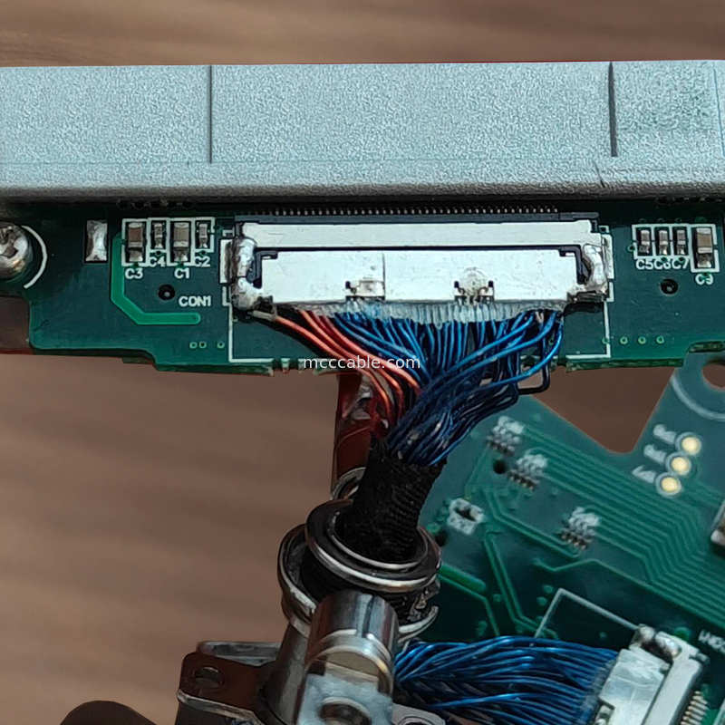 สาย LVDS Micro Coaxial Cable ความยาวที่กําหนดเอง 0.4mm 20453z-030 SD ถึง 20347 ด้วยล็อคกลไก